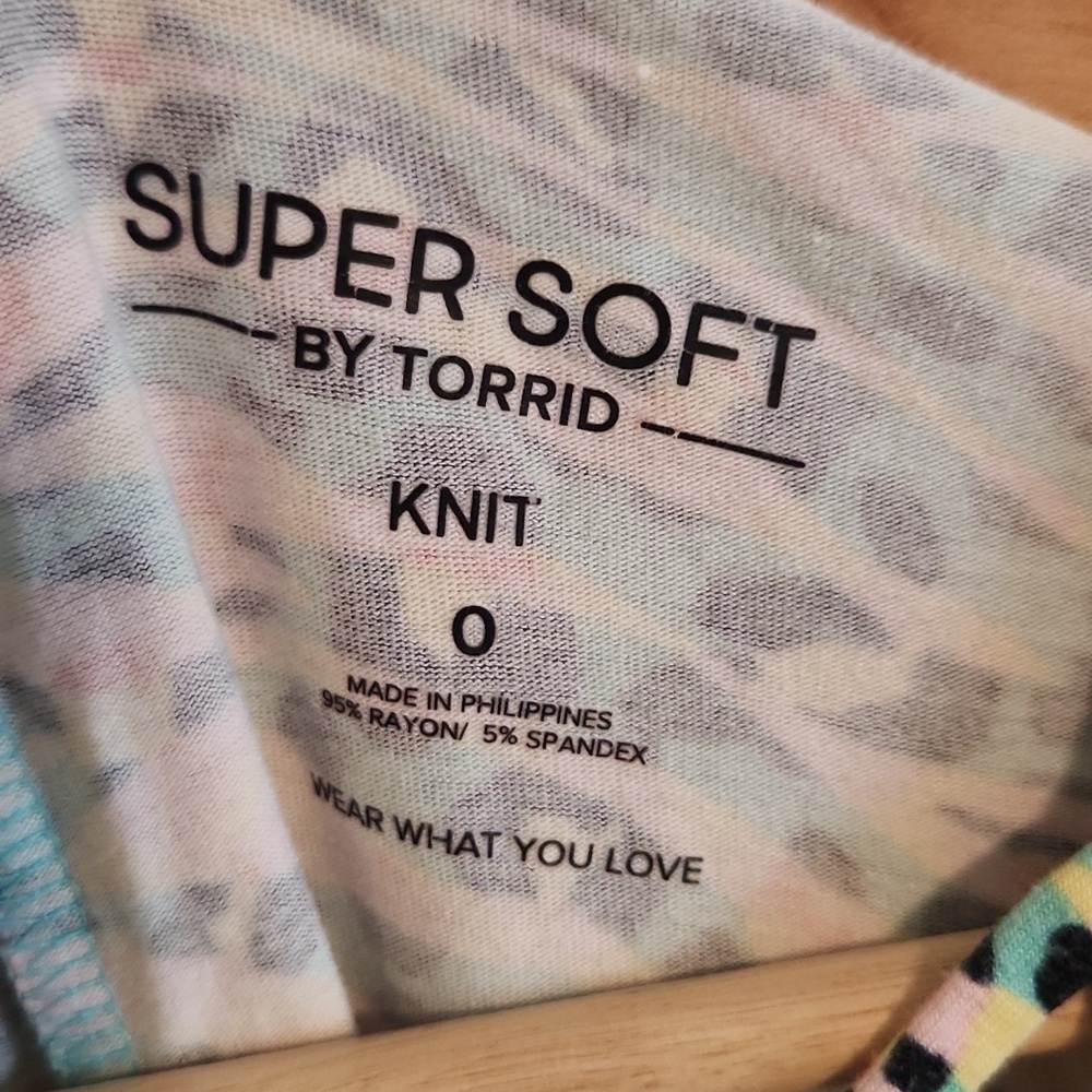 Torrid Super Soft Knit Tee Shirt Floral Animal Print Size 0 - Picture 6 of 9